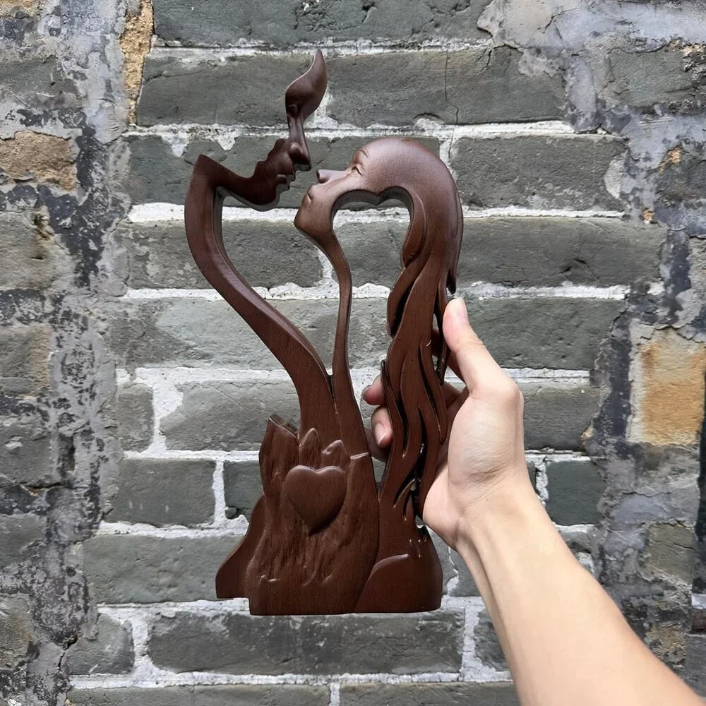 Wooden Kissing Couple Ornament Abstract Portrait Sculpture Statue Décor Gift